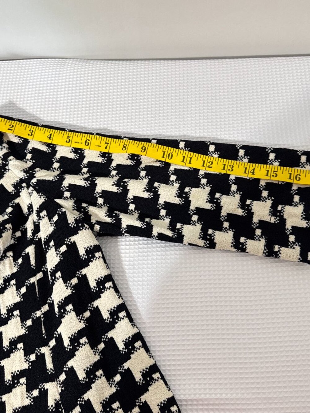 ST. JOHN COLLECTION Vintage Houndstooth Blazer - Picture 8 of 12